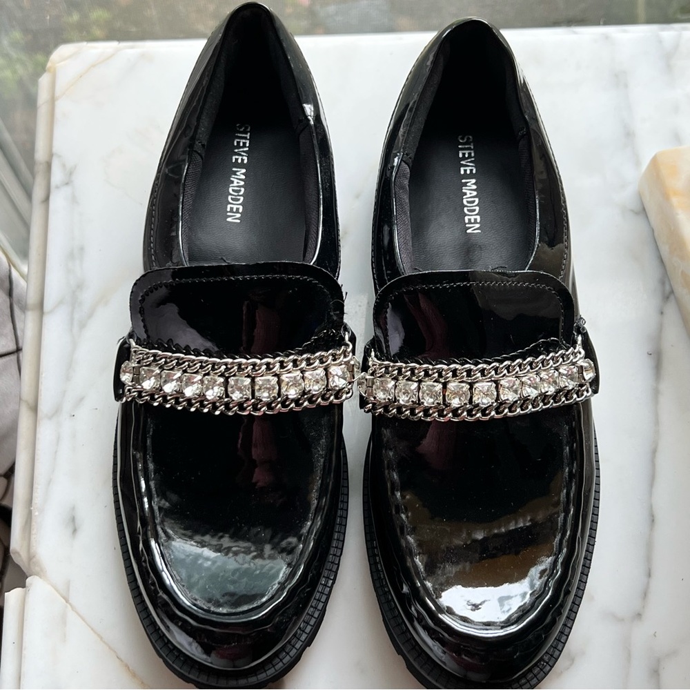 Steve Madden Black Patent Leather Loafers Silver Accents NWOB Size 4